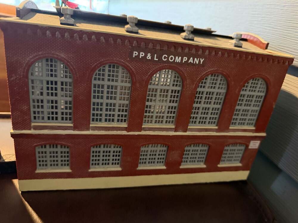 Walthers Cornerstone HO Scale Northern Light & Power Powerhouse Building Kit